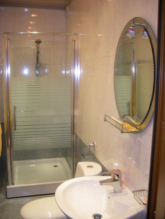 Gyumri Hotel 耶烈万 客房 照片