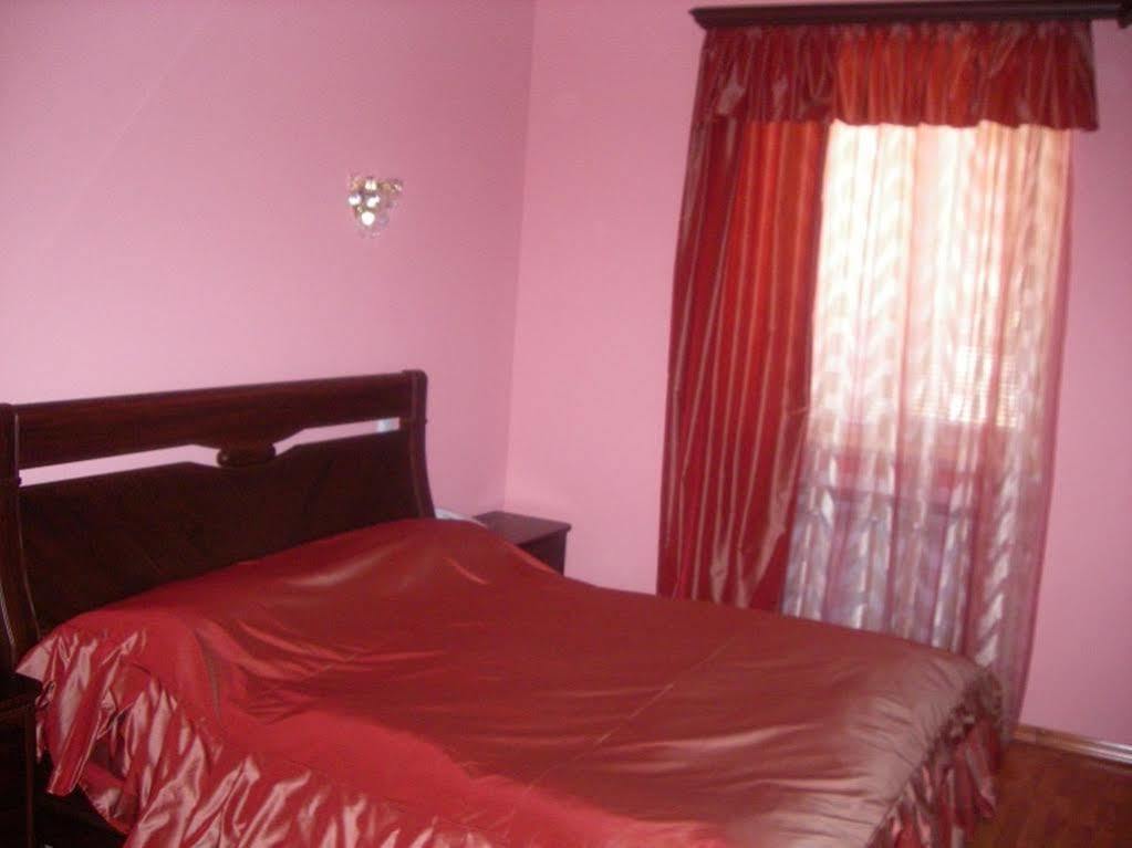 Gyumri Hotel 耶烈万 外观 照片