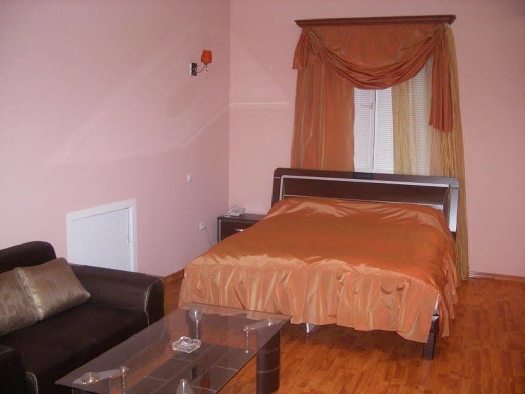 Gyumri Hotel 耶烈万 外观 照片